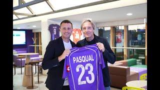 Manuel Pasqual regala la maglia dell'esordio al Viola Park