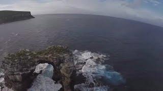 Darwin's arch collapses into the Pacific Ocean