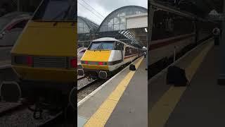 Rando York - Shorts and Trains is live! Kings cross class 91 Skyfall 91007 always nice to see
