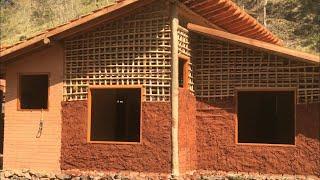 CASA CONFORTÁVEL, ANTIGO MODERNO, A FORÇA DO BARRO.