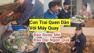 989# Đợi Con Trai Về Để Nấu Nồi Lẩu Việt Nam Đào Được Mớ Rau Dại Ngon Quá