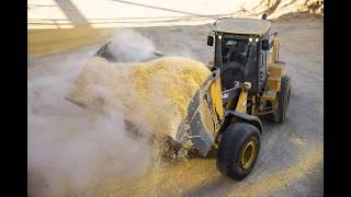 Precision feeding -- with this innovative loader bucket