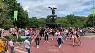 Ricky and Vicky's Proposal Flash Mob in Central Park!