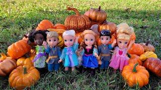 Pumpkin race ! Elsa & Anna toddlers - fall time - Barbie girls