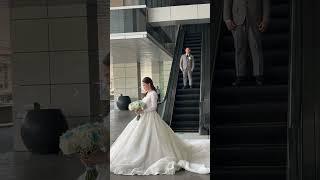 Bride and groom 1st meet