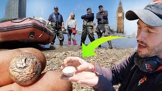 Discovering NEW Mudlarking spots by boat! Thames treasures await!