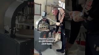 Запуск тістоподільника - округлювача в роботу на виробництві