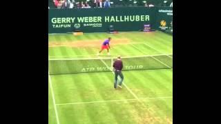 Roger Federer gets owned by journalist Matthias Stach with a stunning tweener!