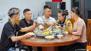 Sai returned to Dung's house to have dinner with his family l Lý Thị Sai