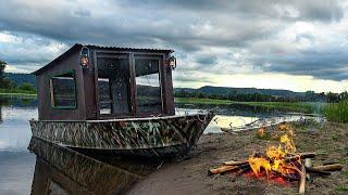 Stranded in a Houseboat on the Mississippi River! Camping & Fishing