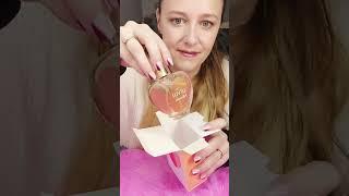 𝓐𝓶𝓸𝓻𝓮 𝓲𝓷 𝓸𝓰𝓷𝓲 𝓼𝓹𝓻𝓾𝔃𝔃𝓸!Scopri #LovUConnected, l'avvolgente profumo dell'amore. #Avon #Unboxing