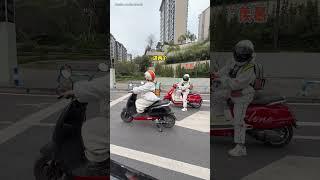 谁说腿短的女生骑不了电动车了？ #机车女孩#赛科龙rt150e