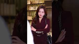 三柒為愛甘願當家庭主婦照顾男友，卻被她撞見老公出軌小三，三柒戀愛腦清醒一通電話讓渣男瞬間破產！ #短劇 #逆天化妝術 #反轉 #渣男