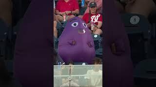 “Look at his little hands… Ooohhh!” Keith Hernandez and #grimace content is simply the best 