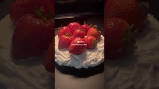 Strawberry cake (not too sweet) 