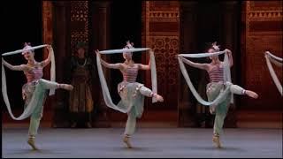 LA BAYADÈRE - Ancle Scarf Dance  (Opera de Paris)