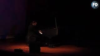 L'isle Joyeuse performed by Jeremy Neufeld