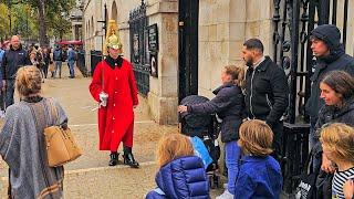 I'M DONE FOR TODAY! HORSE QUITS AND LEAVES BUT THE GUARD DOESN'T REALISE at Horse Guards!