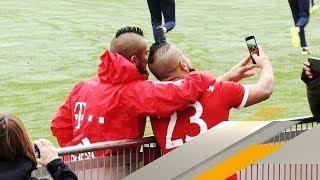 Vidal-Doppelgänger crasht Bayern-Training | SPORT1