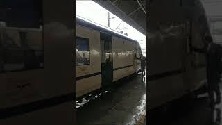 Vande Bharat Express|TTE slipped from  Footboard of moving train|Vande Bharat automatic Door close