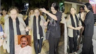 Baba Siddique Wife And Daughter Crying At Baba Siddique FuneraI