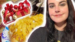 more gift wrapping + chili dogs for dinner & cops at my neighbors! (vlogmas day 17)