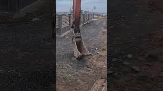 ЭКСКАВАТОР ЗАЕЗЖАЕТ НА ТРАНШЕЮ ДЛЯ ЧИСТКИ ДНА!!!