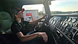 Luke Floats 18 Gears In A New Custom 2022 Peterbilt 389