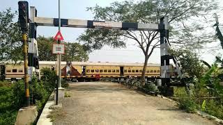 Train Passing A Beautiful Railway Gate || Level Crossing System India