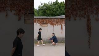 오뚝이는 절대 쓰러지지 않아! A roly poly never falls! #홀릭이랑혜윰이랑 #국내여행 #괴시리전통마을 #오뚝이 #rolypoly