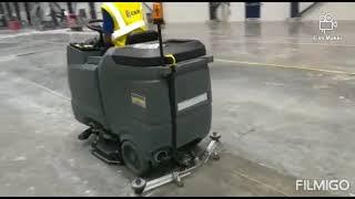 Ride on scrubber dryer