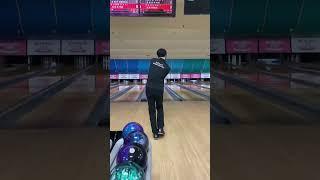 ボウリング　両手投げ　スローモーション
