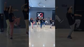 Abhi Toh Party Shuru Hui Hai l Dance Cover #trendingshorts #viral