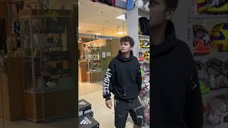 Первый раз пришел в футбольный магазин!