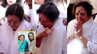 Manoj Kumar Wife Shashi Goswami Crying inconsolably At Manoj Kumar FuneraI
