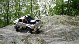 big wheels vs  small wheels Hilux rc