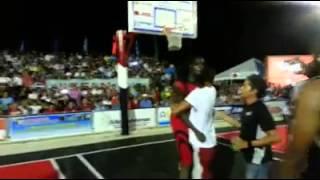 AARYON BIRD WILLIAMS | 360 DUNK OVER PLAYER | PINOTEPA DUNK CONTEST | PINOTEPA, MEXICO | 2013