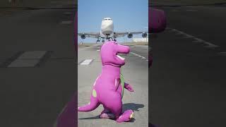 Barney the dinosaur Accidently Came During Airplane Landing | Grand Theft Auto V #shorts #plane