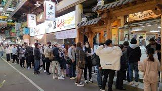 line up for two hours to eat! amazing sundae rice soup / Korean street food