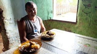 Almoço de hoje vaca atolada feito no fogão a lenha /Sítio Mamoeiro verdejante PE.