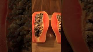 КАК ЕДЯТ ПАПАЙЮ ТАЙЦЫ?#thaifruit #pattaya #thailand #паттайя #тайланд #thaifood #тайскаяеда #papaya