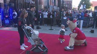 Adam Duvall's son steals the show with dance at Atlanta Braves sendoff | FOX 5 News