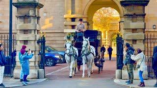 Rare Sighting at Buckingham Palace as Yeoman Warders Arrive by Horse and Carriage ️