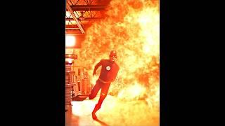 The Flash outruns an explosion #theflash