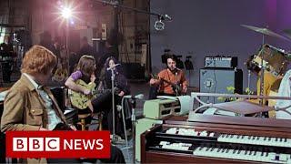 Unseen footage of The Beatles revealed in new documentary, directed by Peter Jackson - BBC News