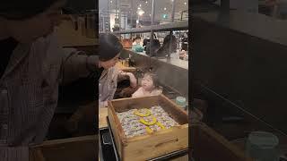 태어나서 처음 편백고기 먹는 다온