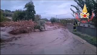 Maltempo Calabria, alluvione a Catanzaro: vigili del fuoco a lavoro