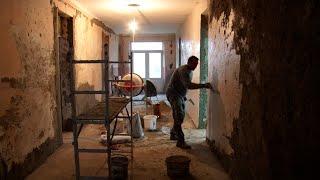 Свалявський професійний будівельний ліцей спільно з БФ «Людина в біді» ремонтує житло для ВПО