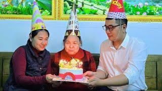 Engineer (CEO) and Seo May organized a surprise birthday party for their mother