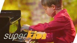 Stunning Tchaikovsky interpretation by 8 yrs old pianist | Superkids